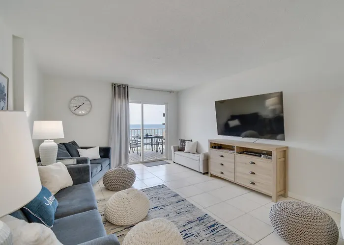 Beachfront In W/ Pool Access! Holiday home *