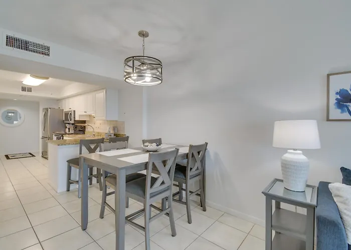 Beachfront In W/ Pool Access! Holiday home