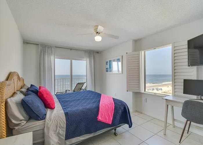 Holiday home Beachfront In W/ Pool Access! *