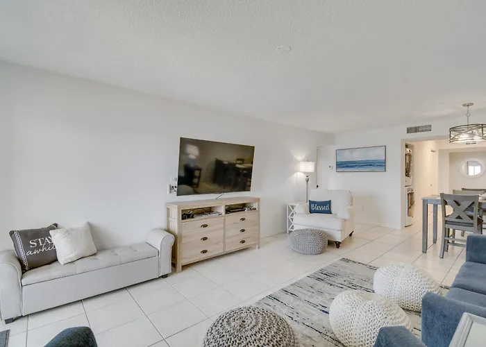 Beachfront In W/ Pool Access! *